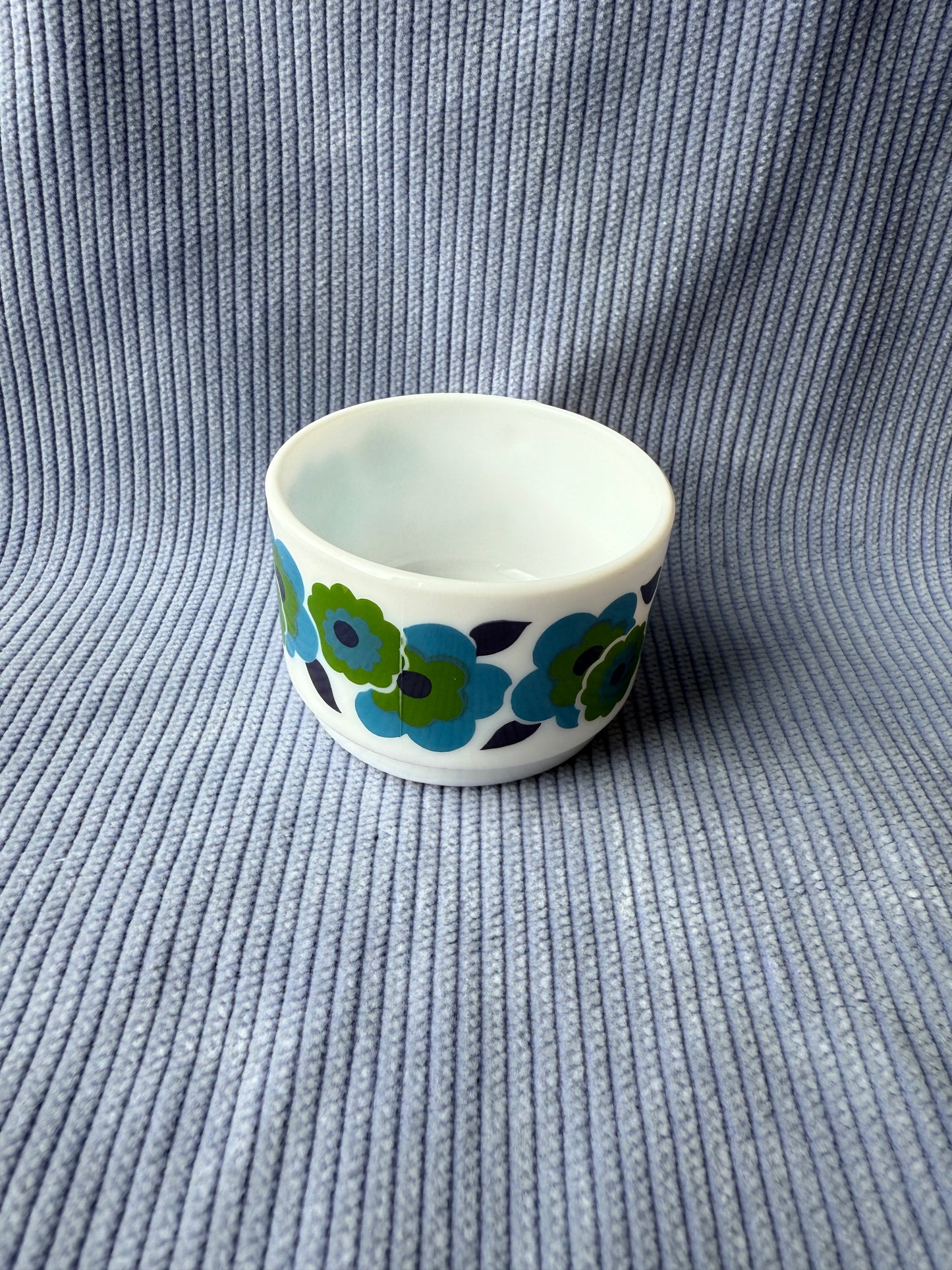 Quatre petites tasses à café Arcopal Lotus