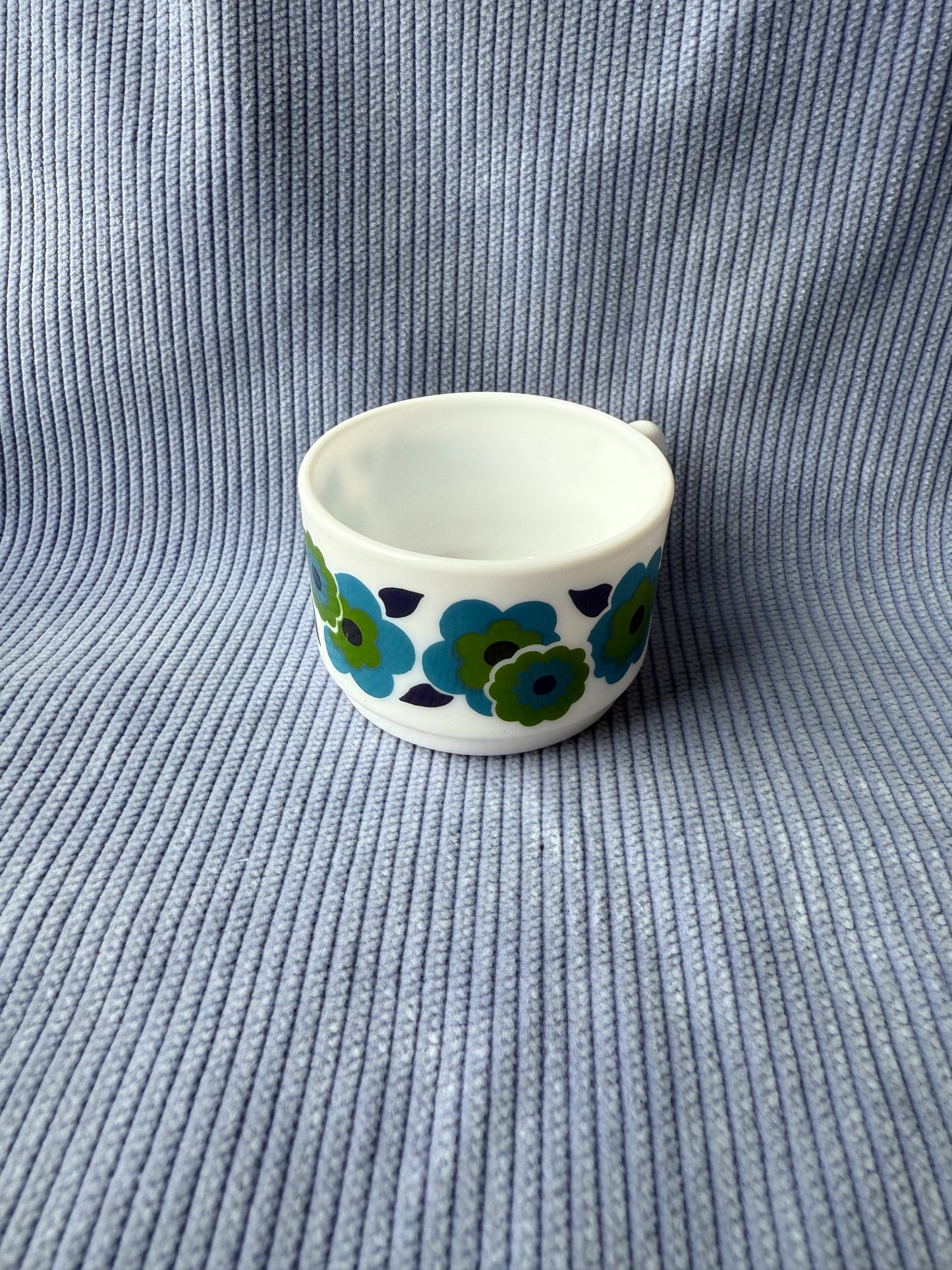 Quatre petites tasses à café Arcopal Lotus