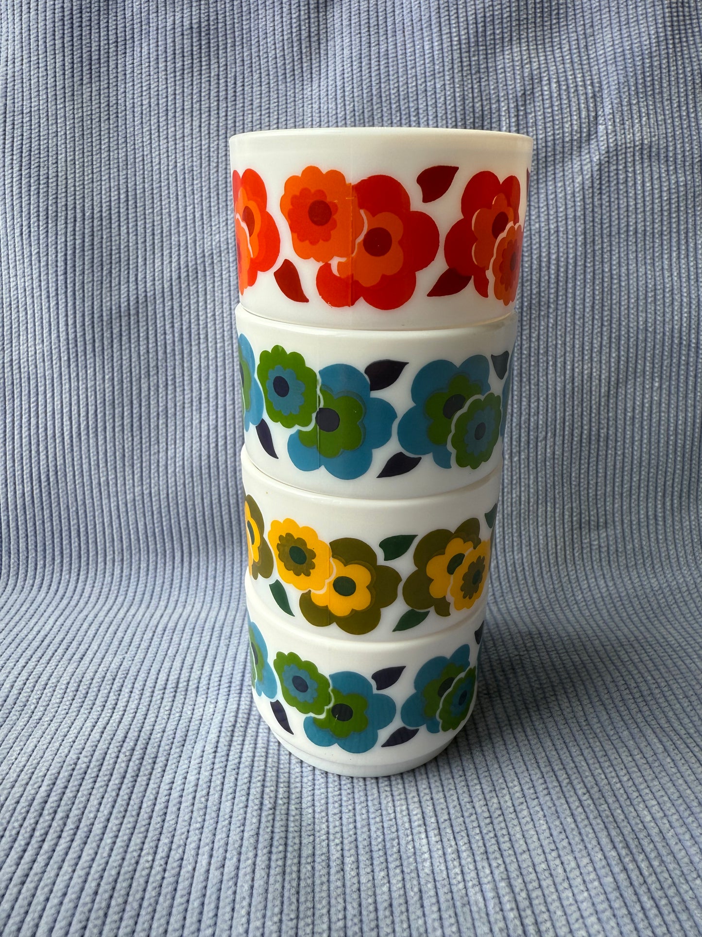 Quatre petites tasses à café Arcopal Lotus