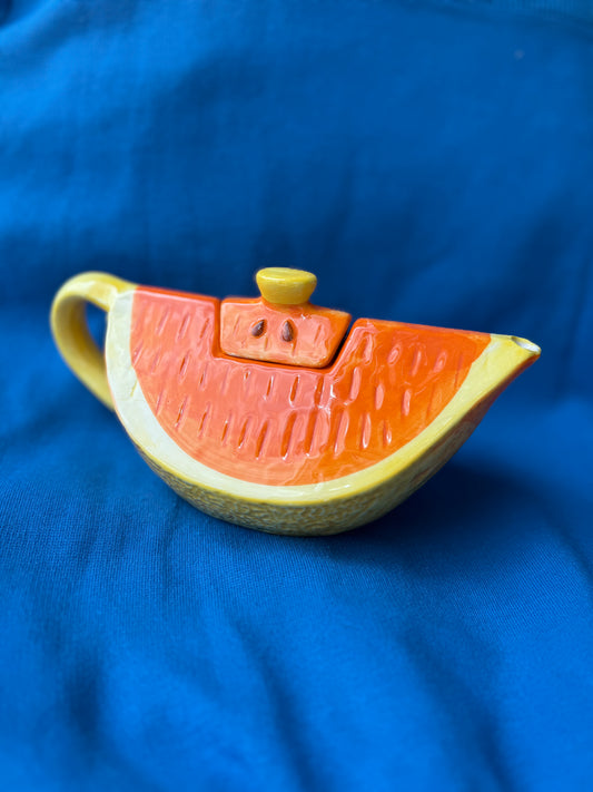 Théière en forme de quartier d'orange