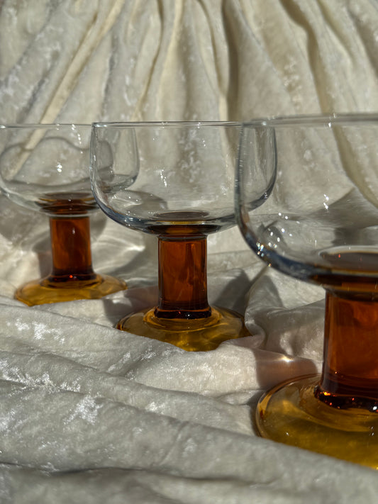 Trois verres à pieds larges vintage France