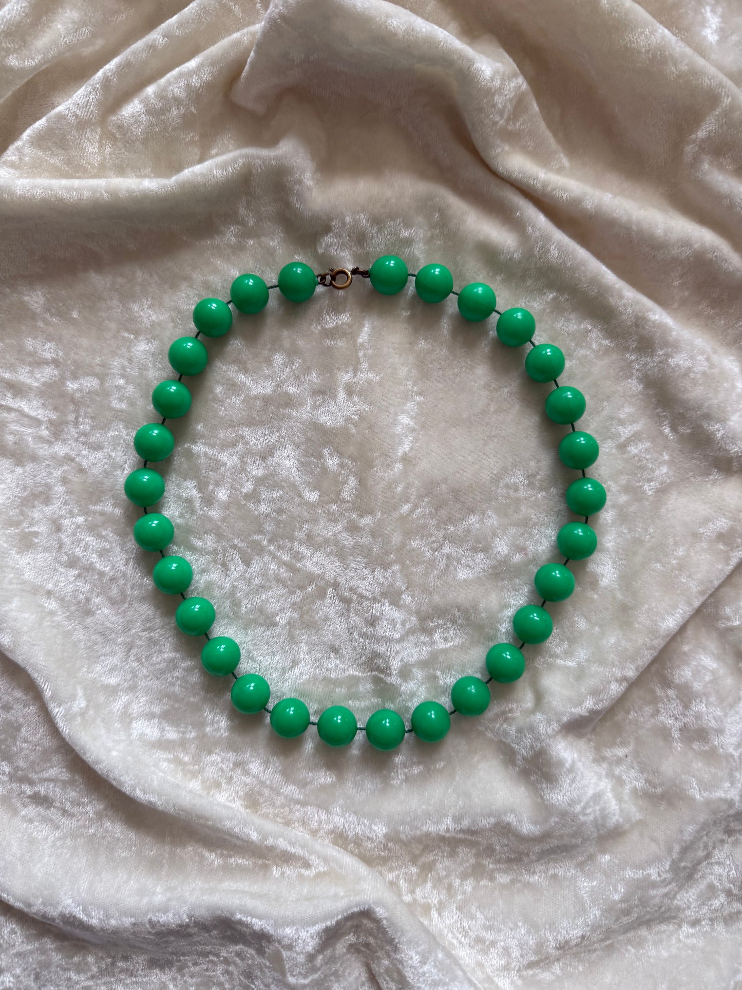 Collier vintage à perles vertes