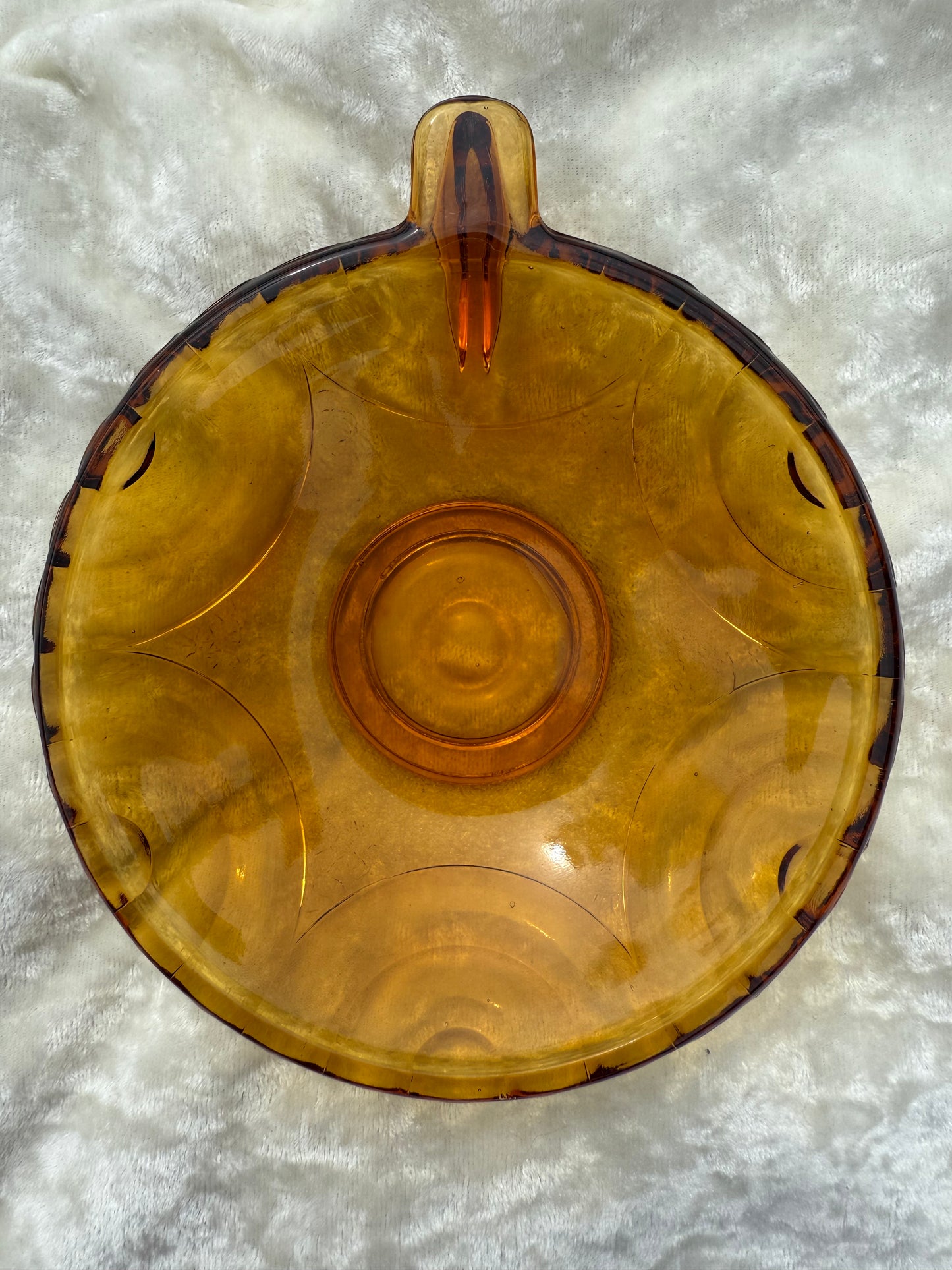 Six coupelles en verre ambré
