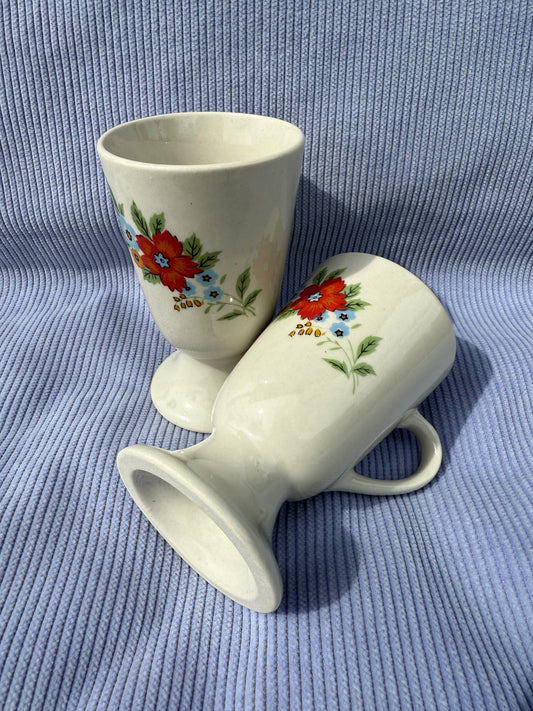 Deux tasses mazagran en grès avec fleurs