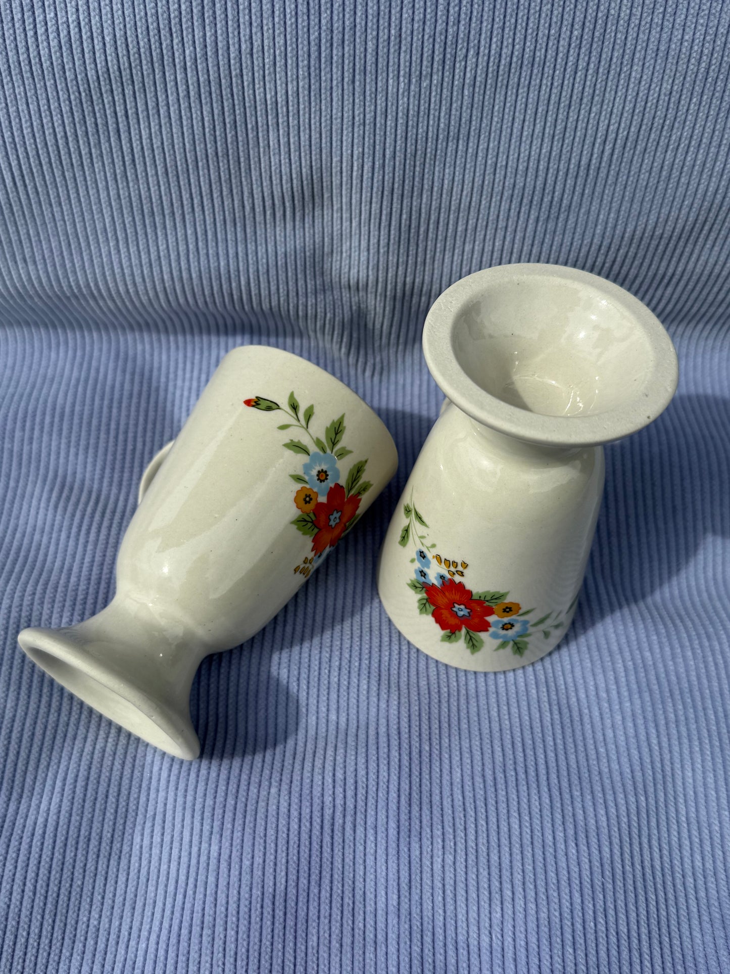 Deux tasses mazagran en grès avec fleurs