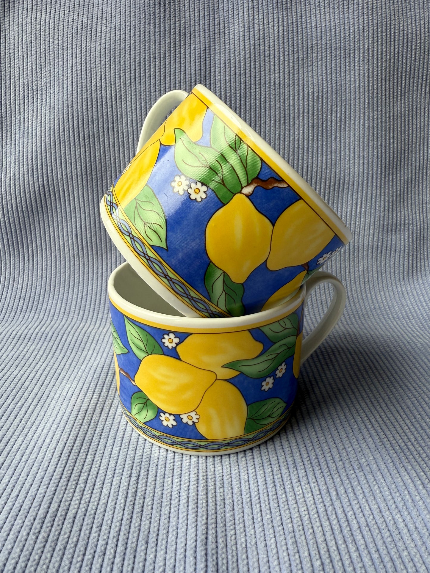 Quatre tasses vintage avec citrons en porcelaine