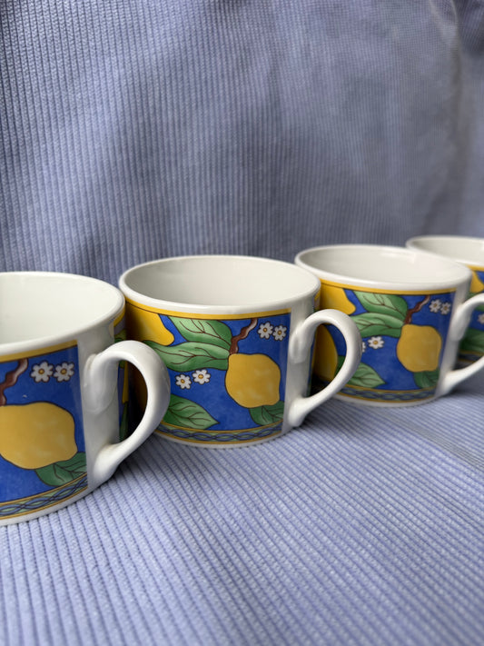 Quatre tasses vintage avec citrons en porcelaine
