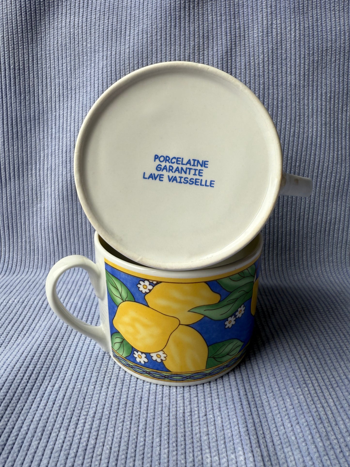 Quatre tasses vintage avec citrons en porcelaine