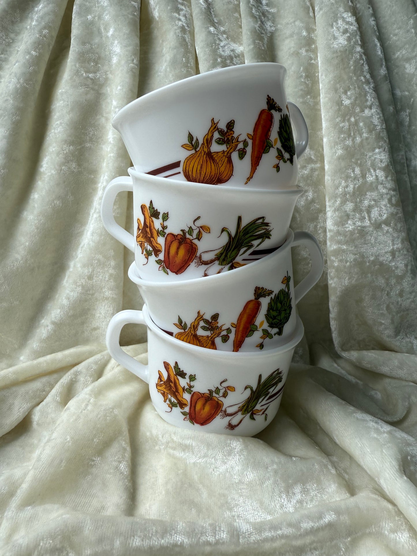 Huit tasses Arcopal France légumes automne