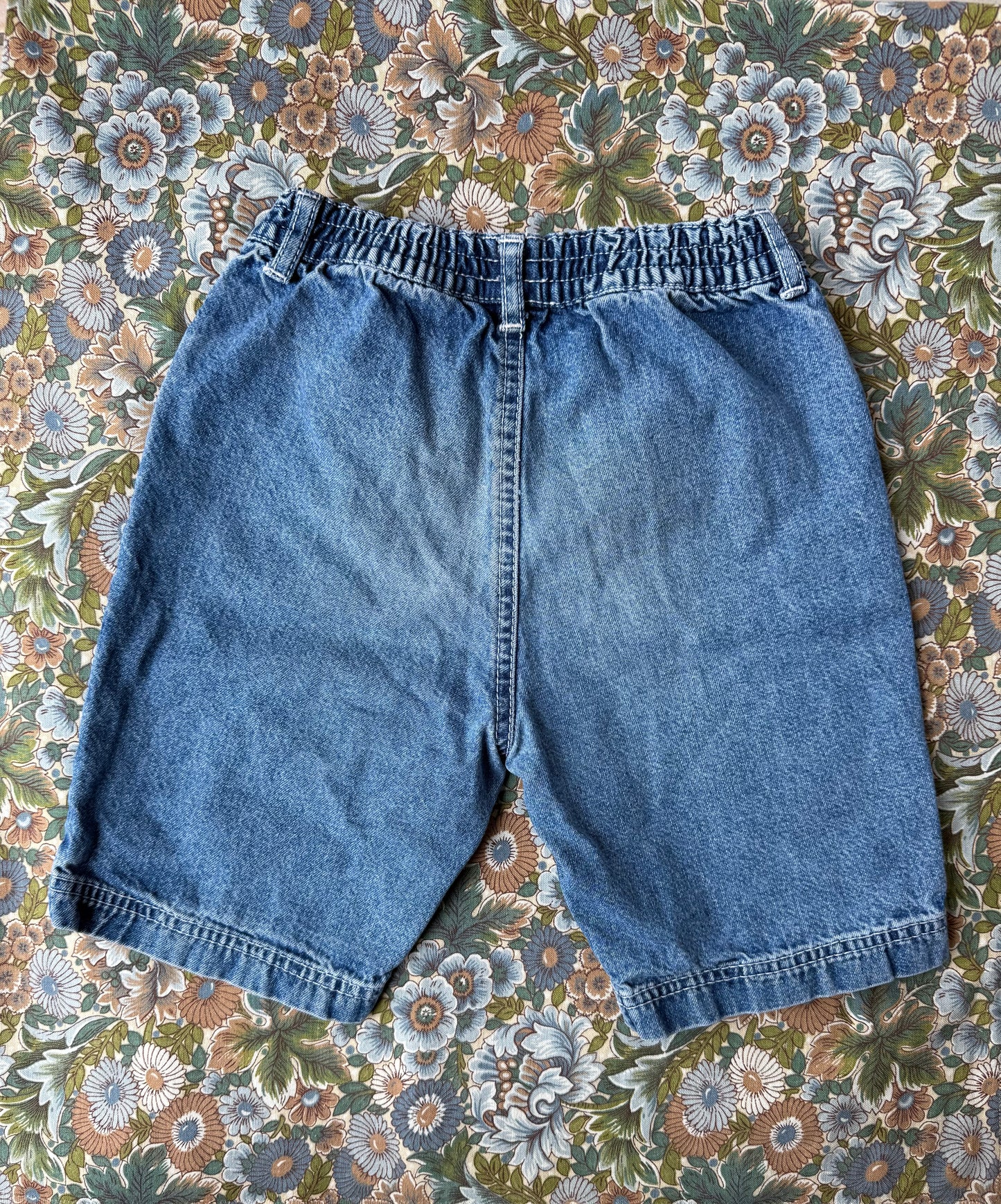 Short en jeans avec broderie Oboush T.4 ans