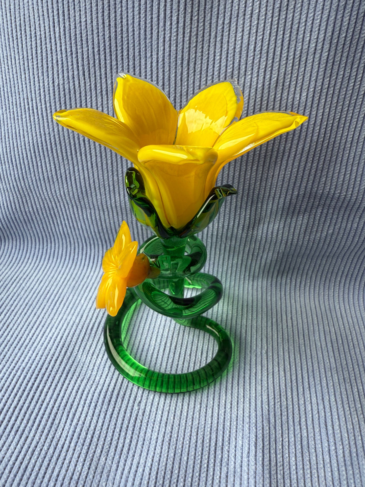 Fleur jaune en verre avec tige en spirale taille moyenne