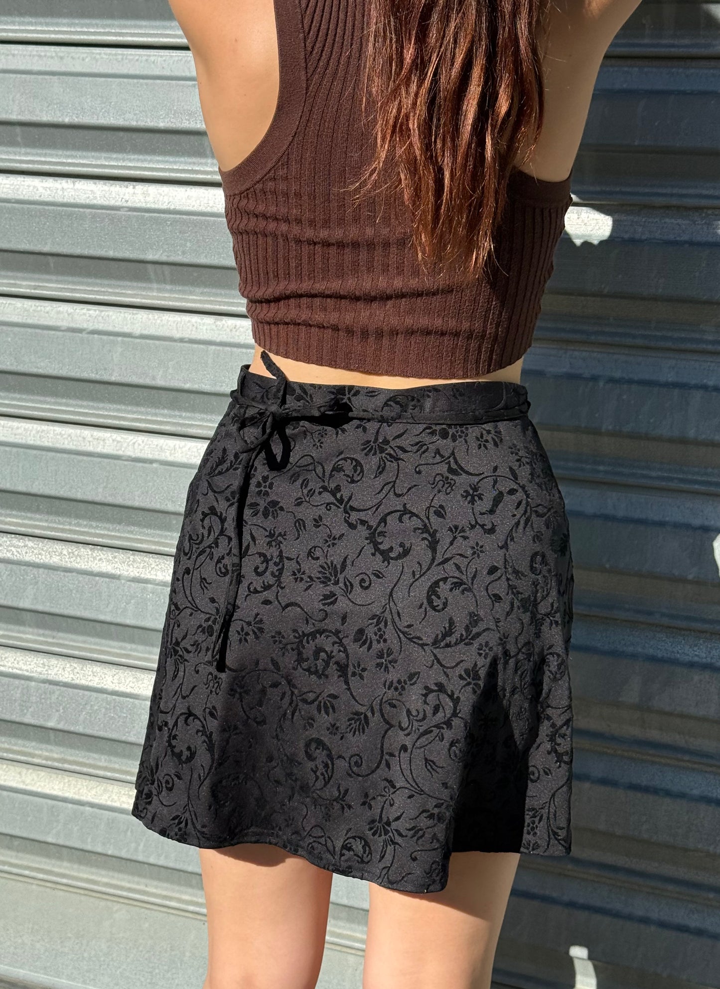 Jupe portefeuille noire fleur en velours Pimkie vintage T.34-36