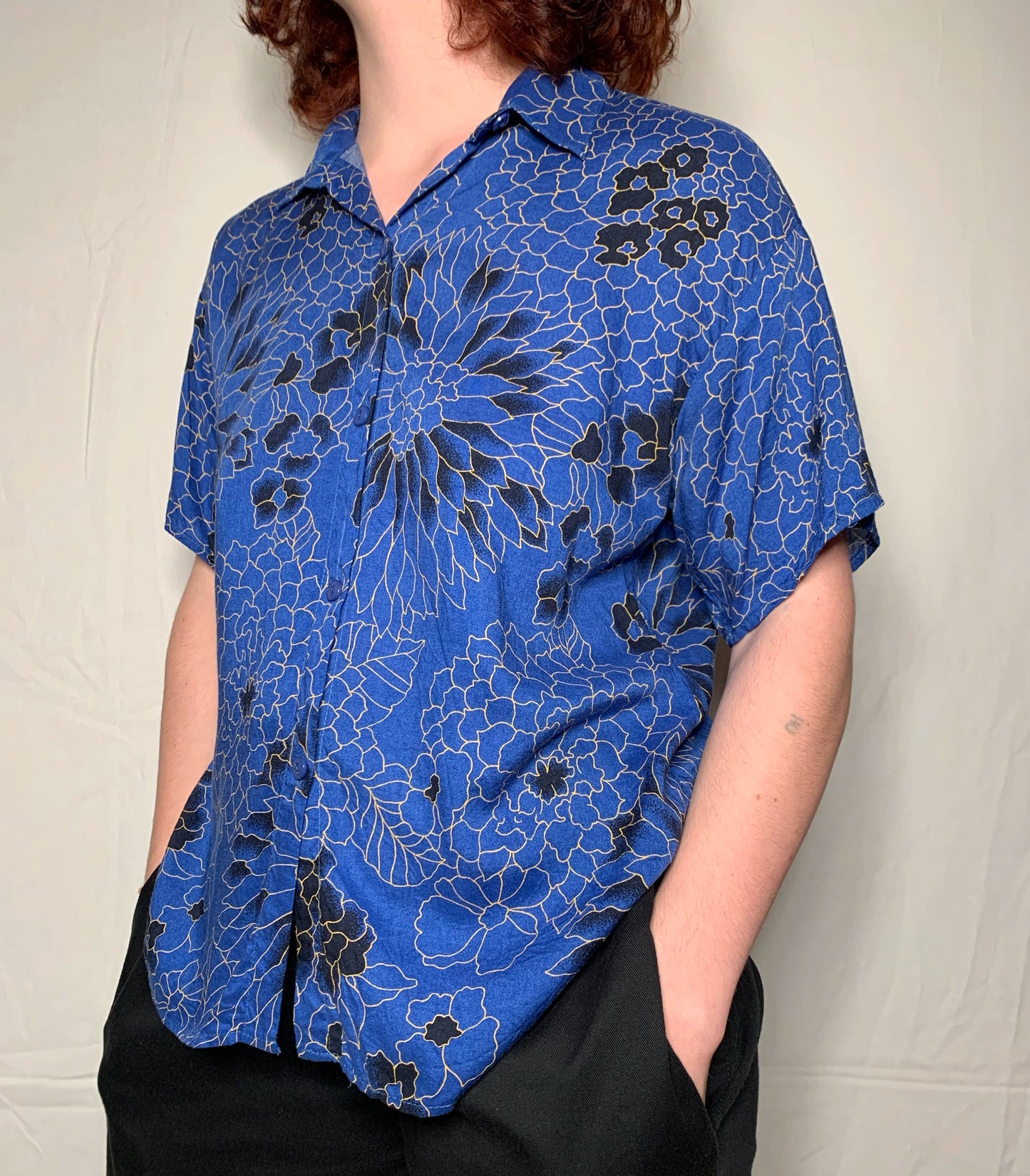 Chemisier bleu fleuri manches courtes T.S