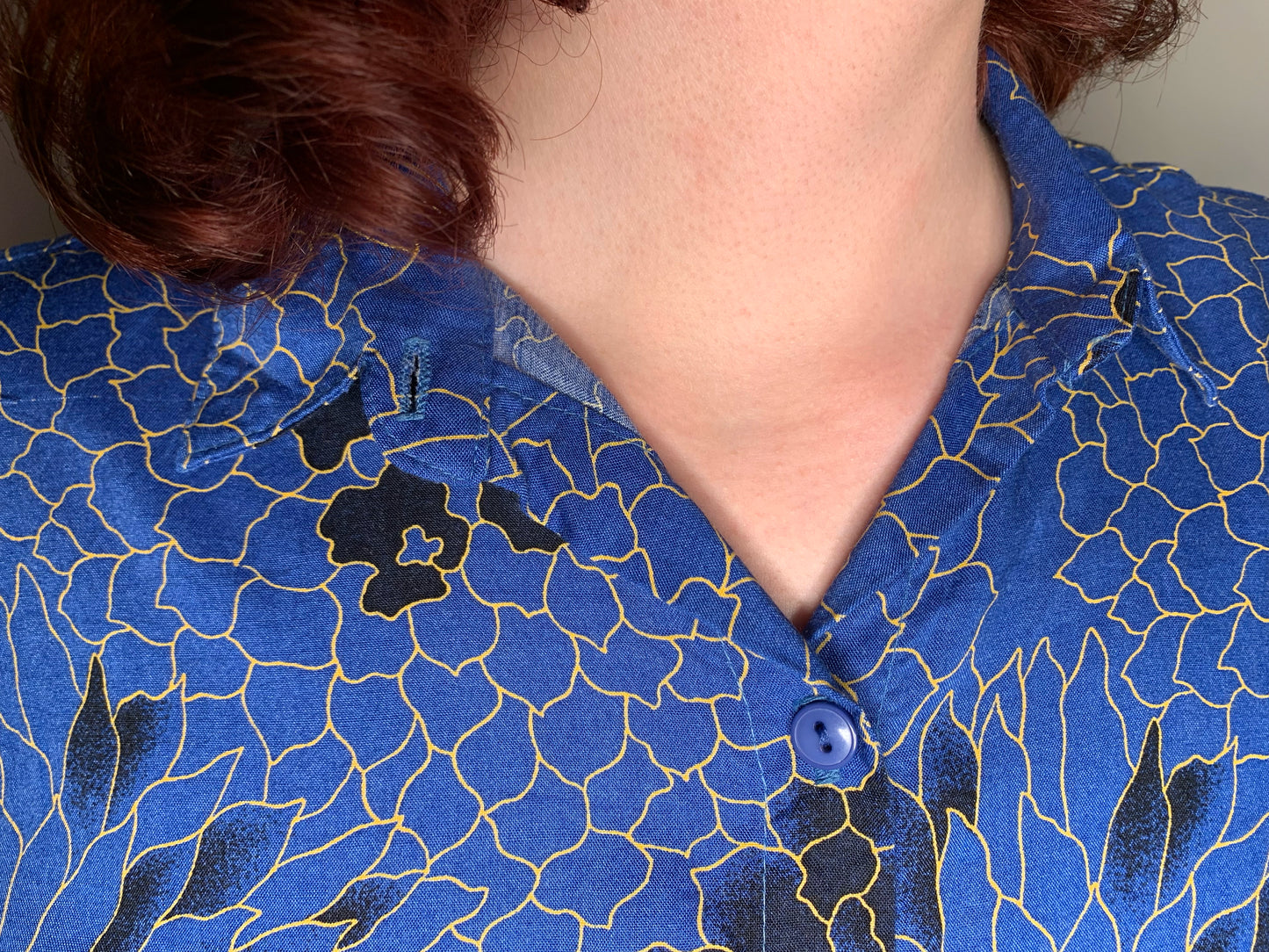 Chemisier bleu fleuri manches courtes T.S