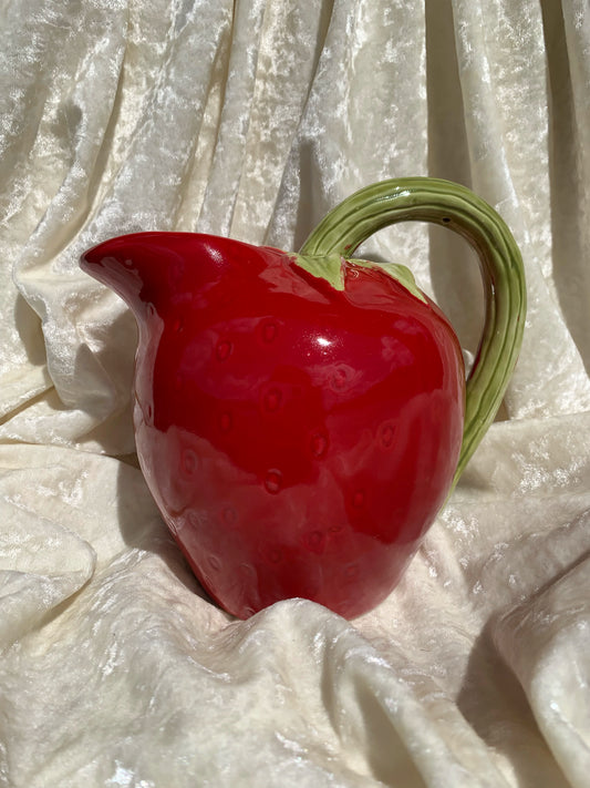 Pichet en forme de fraise