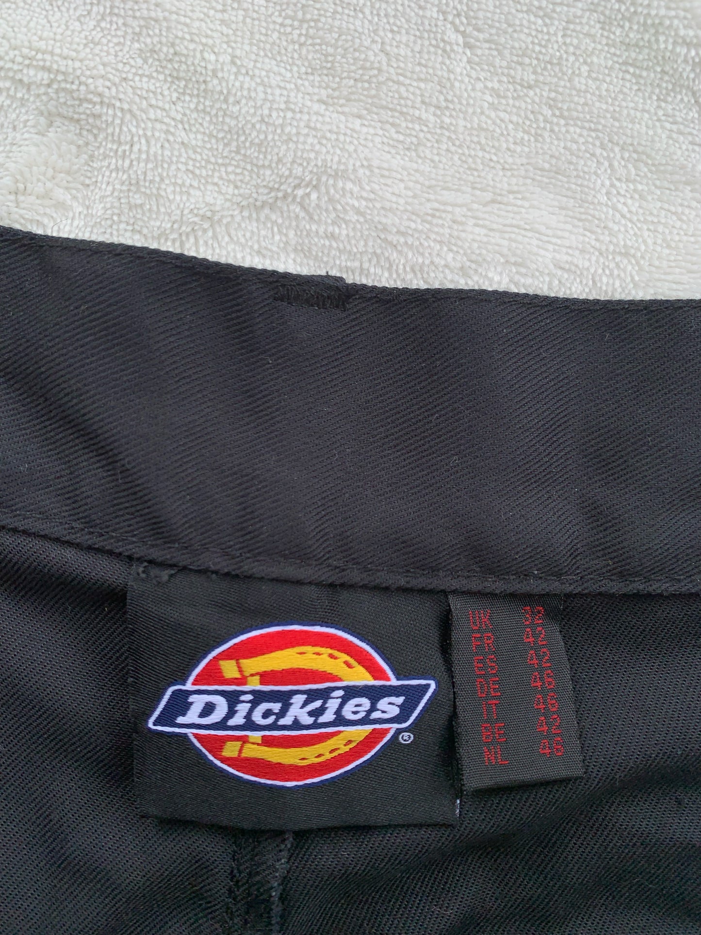 Short noir Dickies neuf T.42