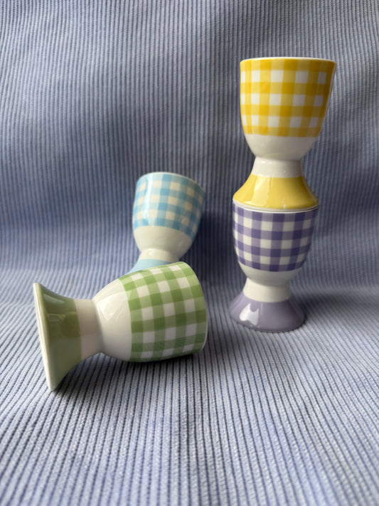 Quatre coquetiers en céramique motif vichy
