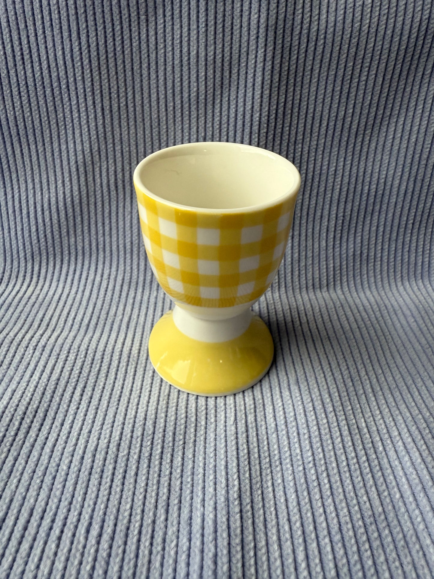 Quatre coquetiers en céramique motif vichy