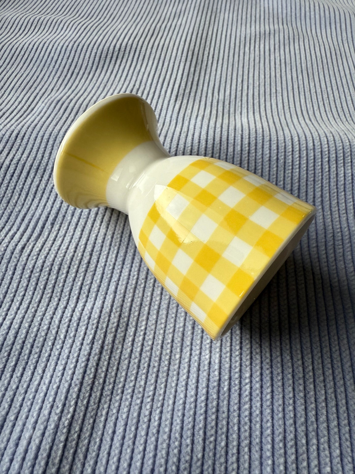 Quatre coquetiers en céramique motif vichy