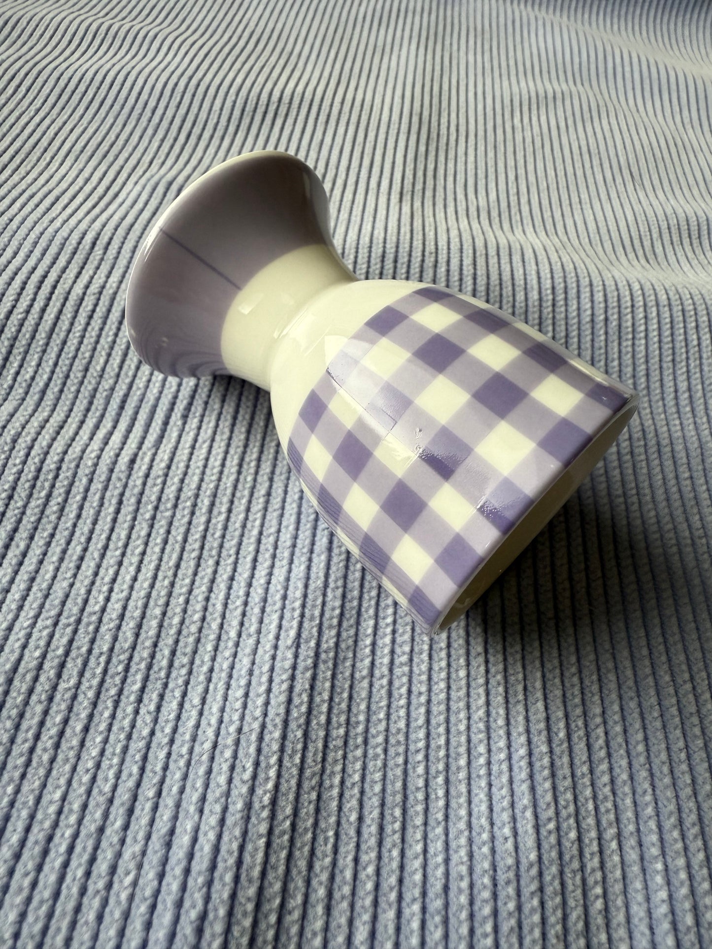 Quatre coquetiers en céramique motif vichy