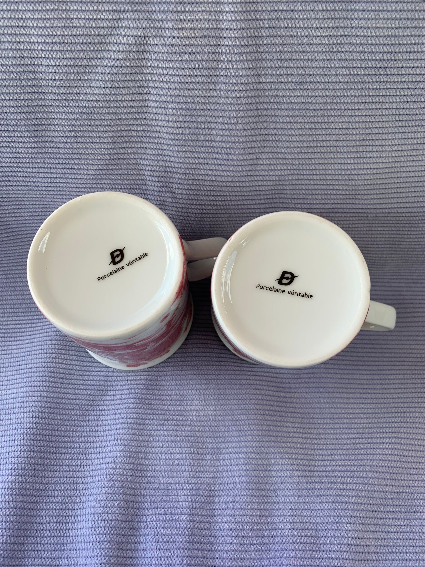 Deux tasses motif toile de jouy