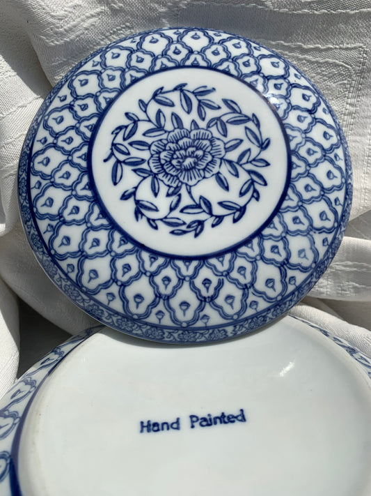 Boîte en porcelaine peinte à la main