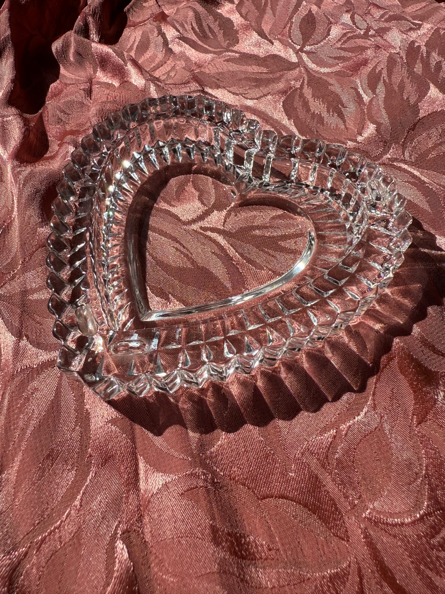 Petit cendrier / vide poche en verre en forme de coeur