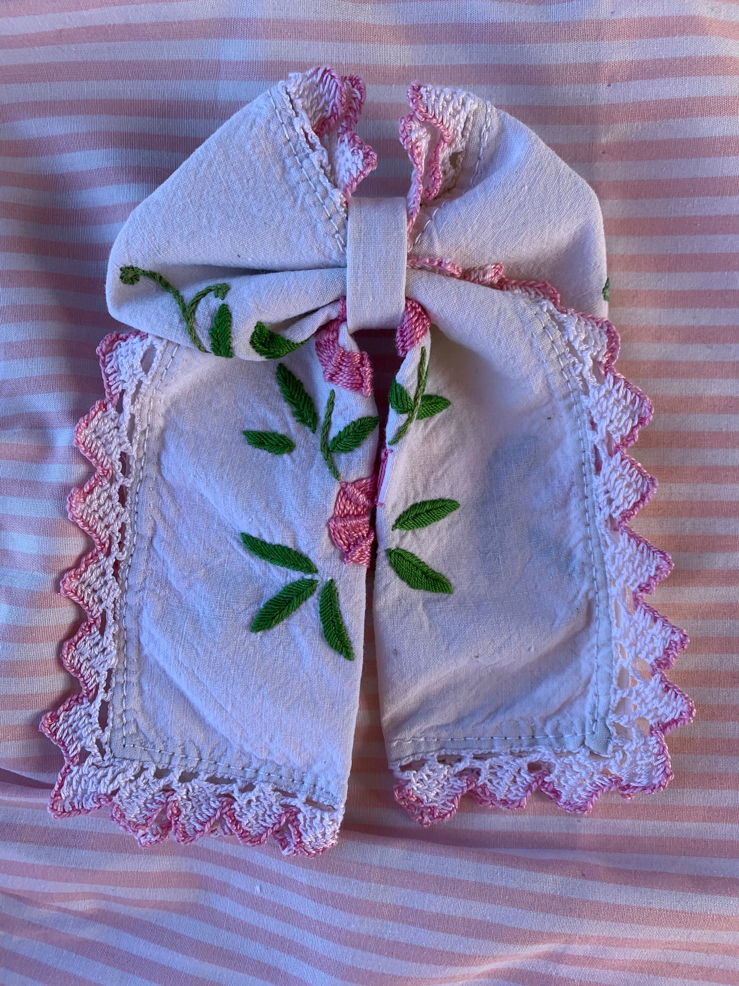 Noeud cheveux broderie ancienne