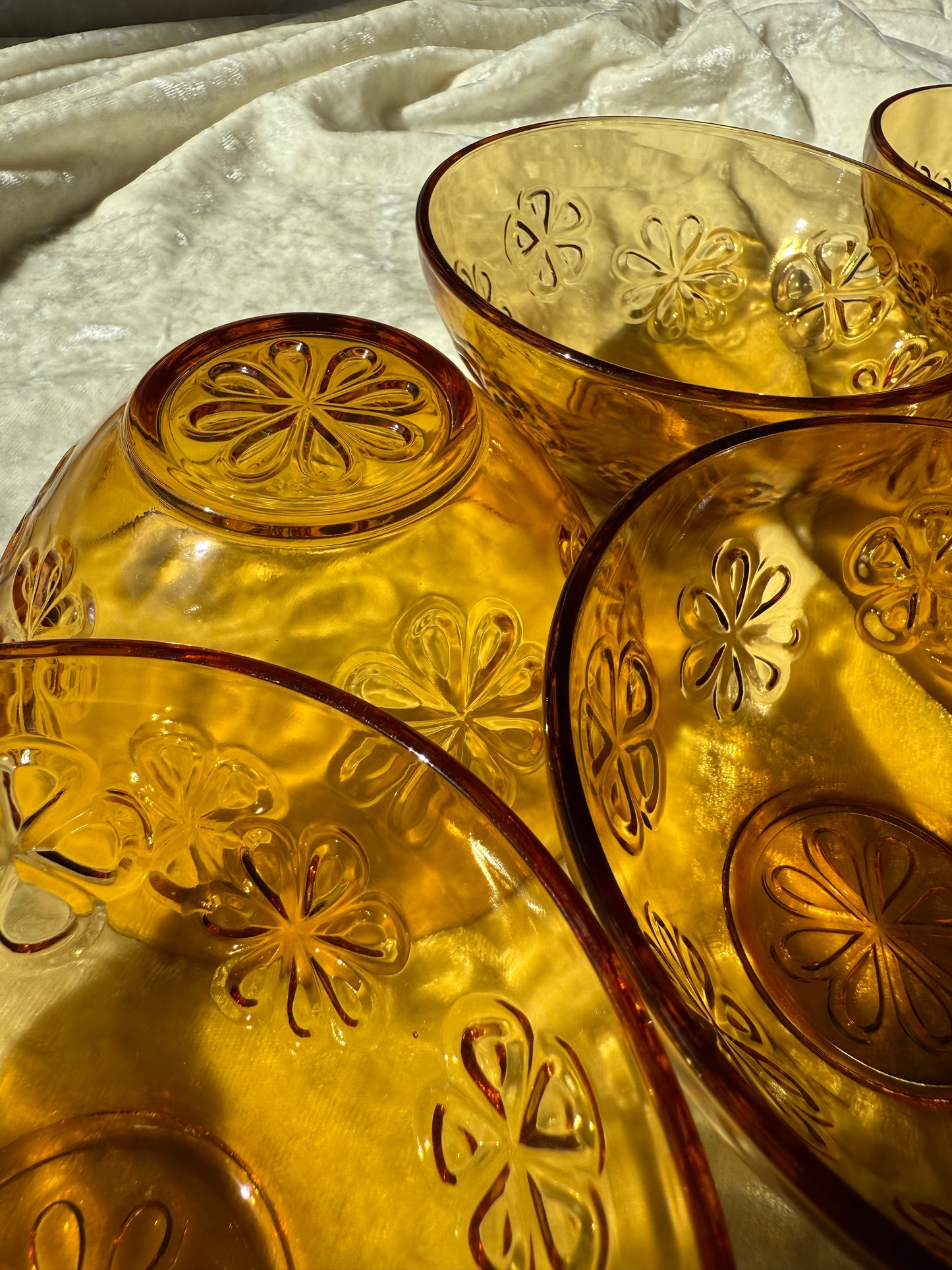 Six bols Vereco Daisy Flower en verre ambré 70s