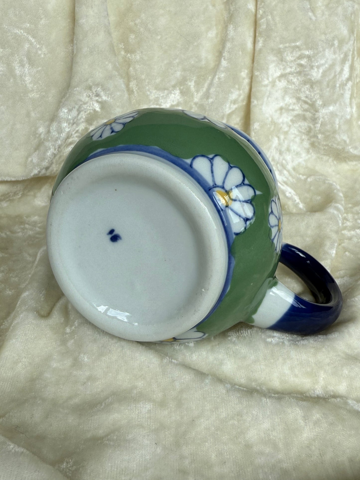 Petit pot en céramique avec bec verseur fleurs peintes à la main