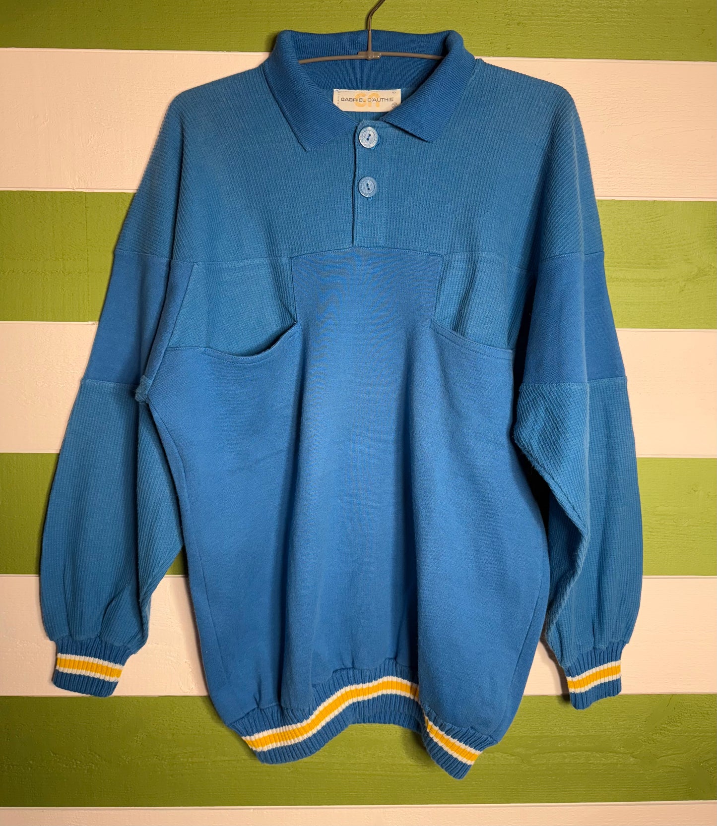 Pull bleu Gabriel D'Authie France avec poches à l'avant T.M