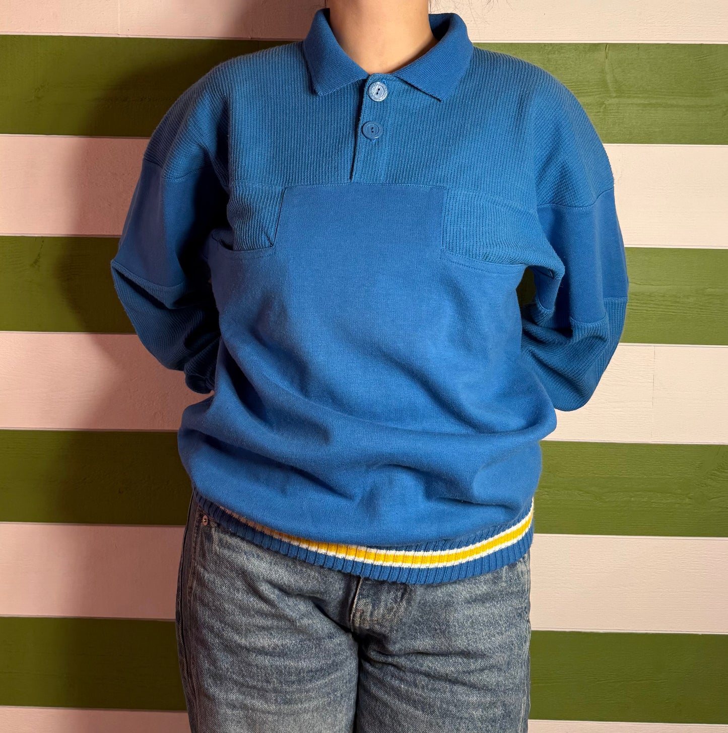 Pull bleu Gabriel D'Authie France avec poches à l'avant T.M