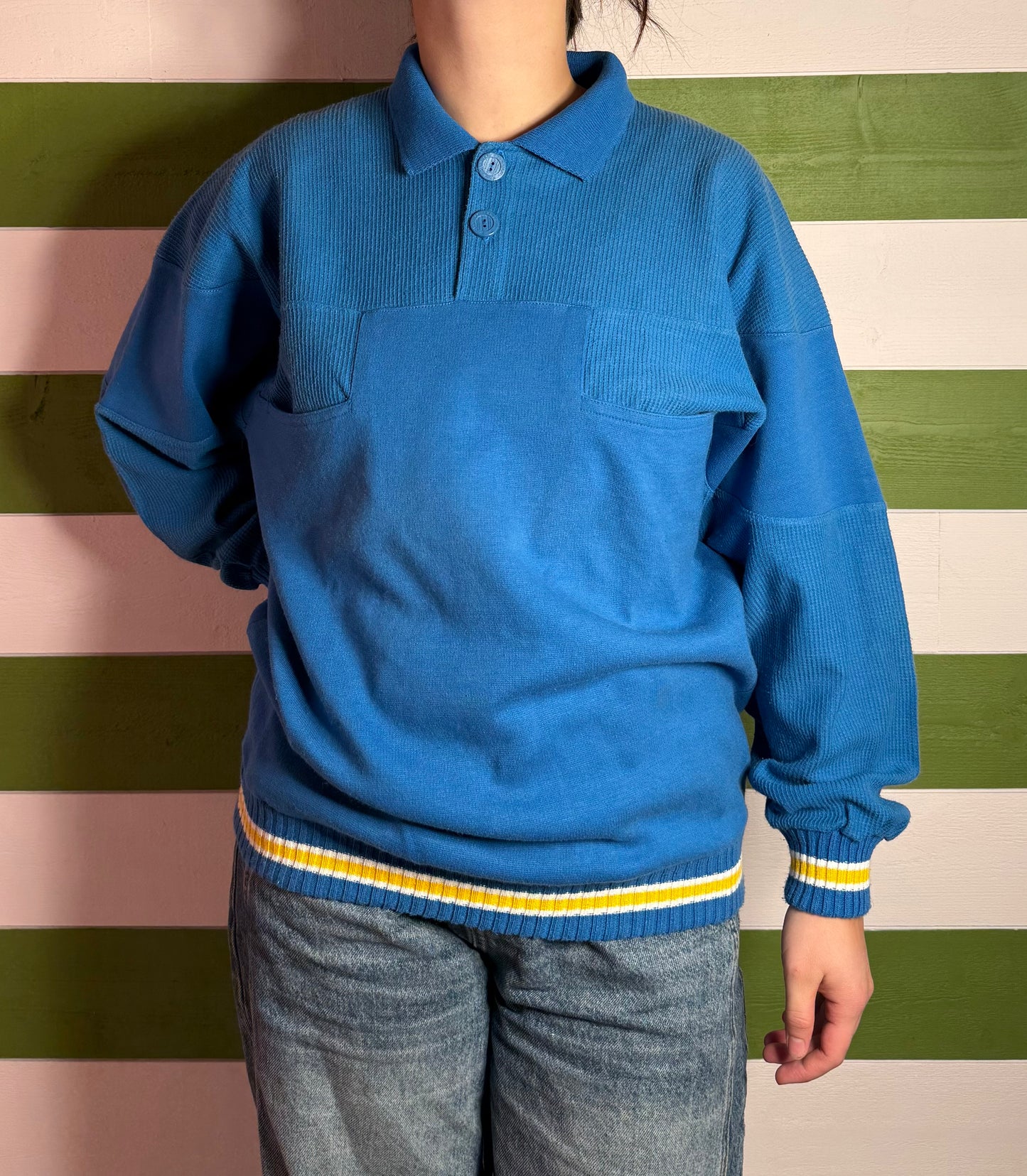 Pull bleu Gabriel D'Authie France avec poches à l'avant T.M