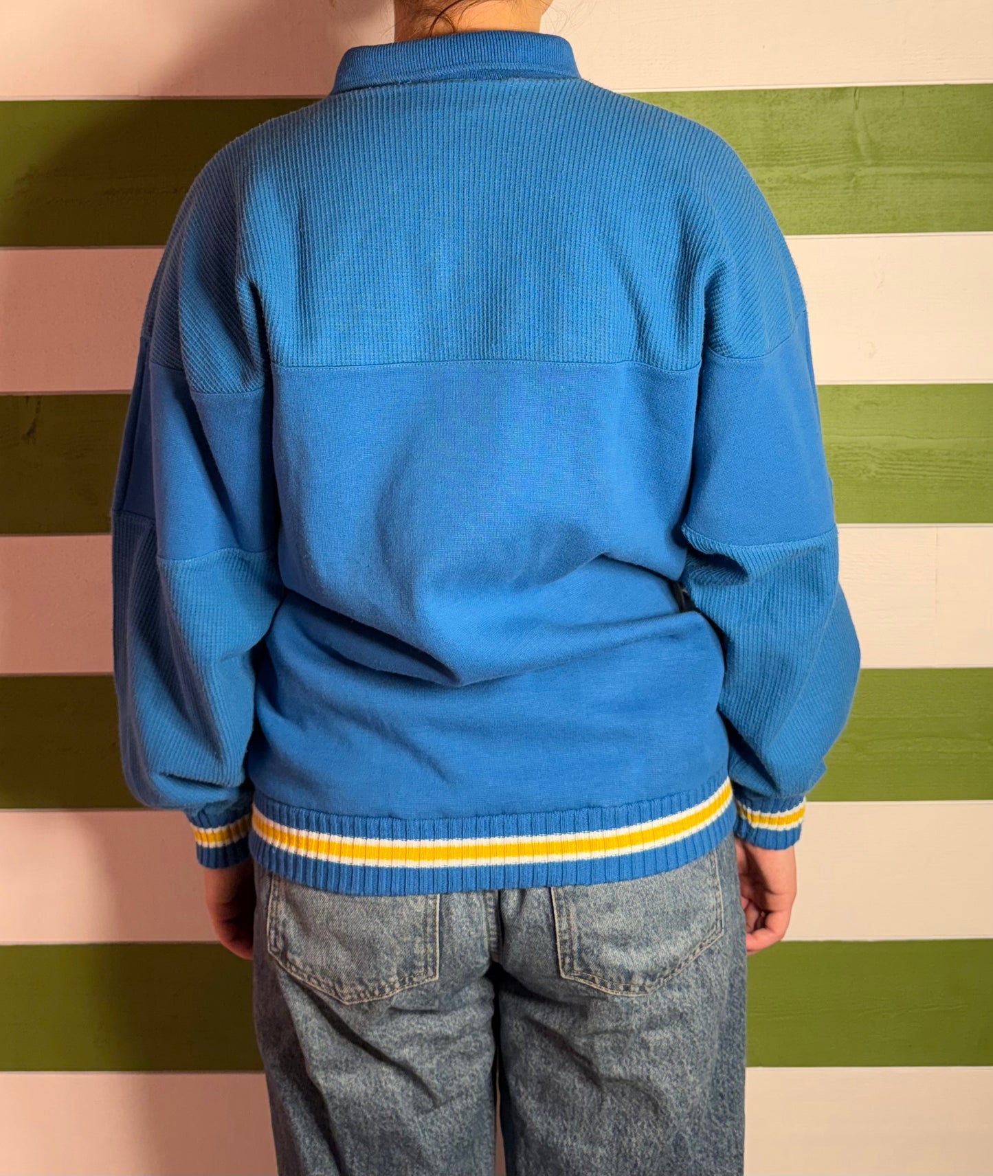 Pull bleu Gabriel D'Authie France avec poches à l'avant T.M