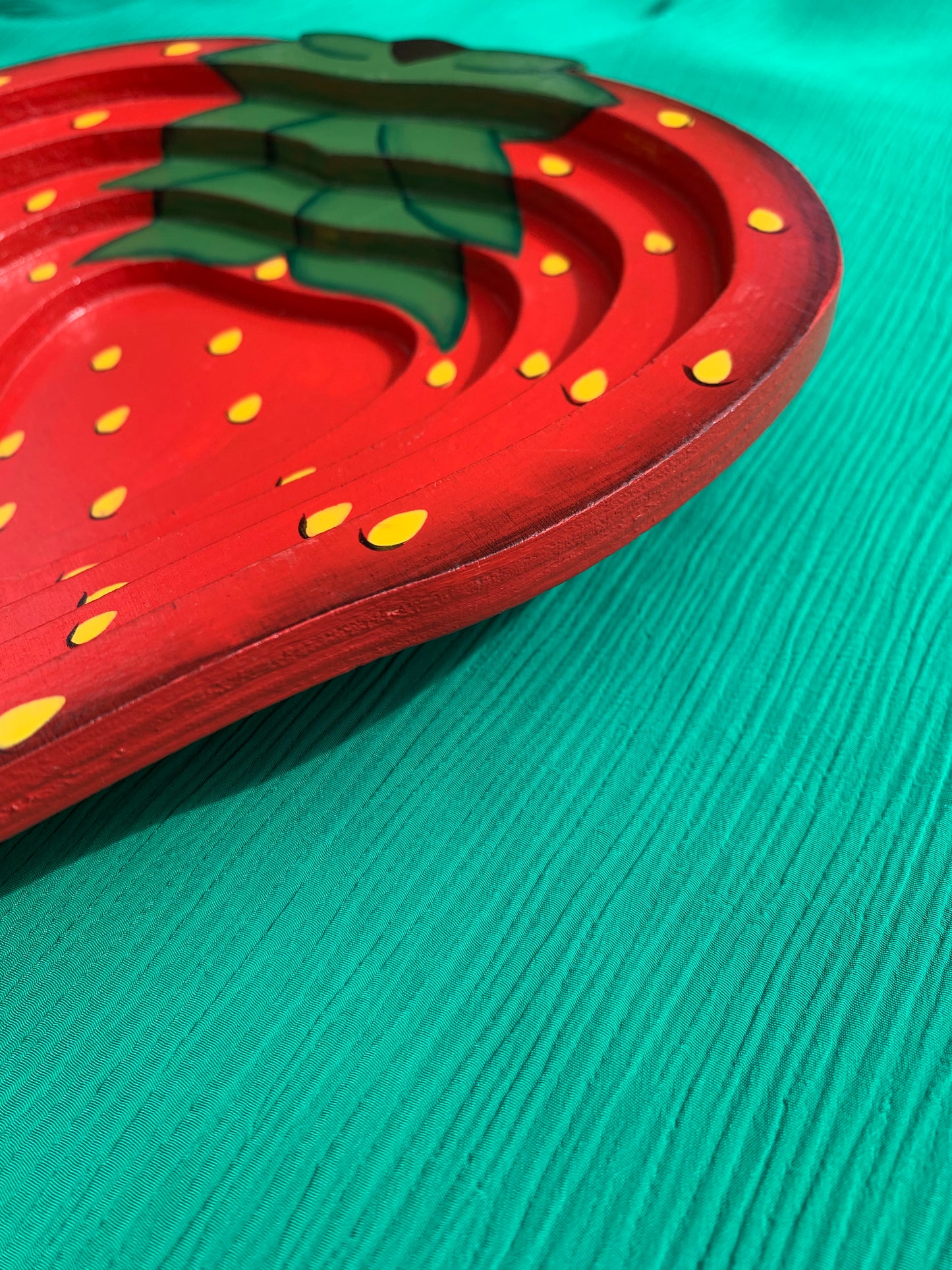 Plat / vide poche fraise peint à la main