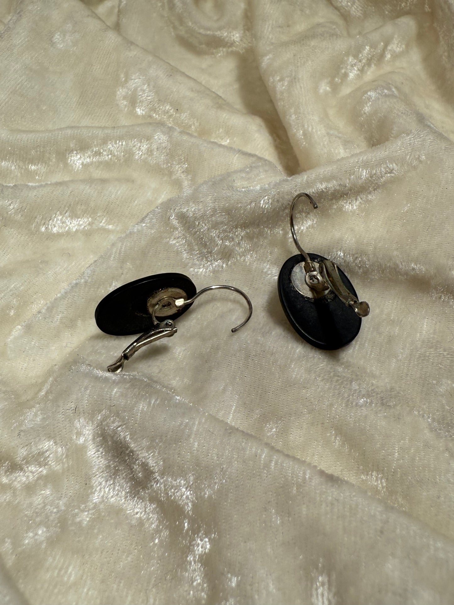 Boucles d'oreilles camée noires & blanches