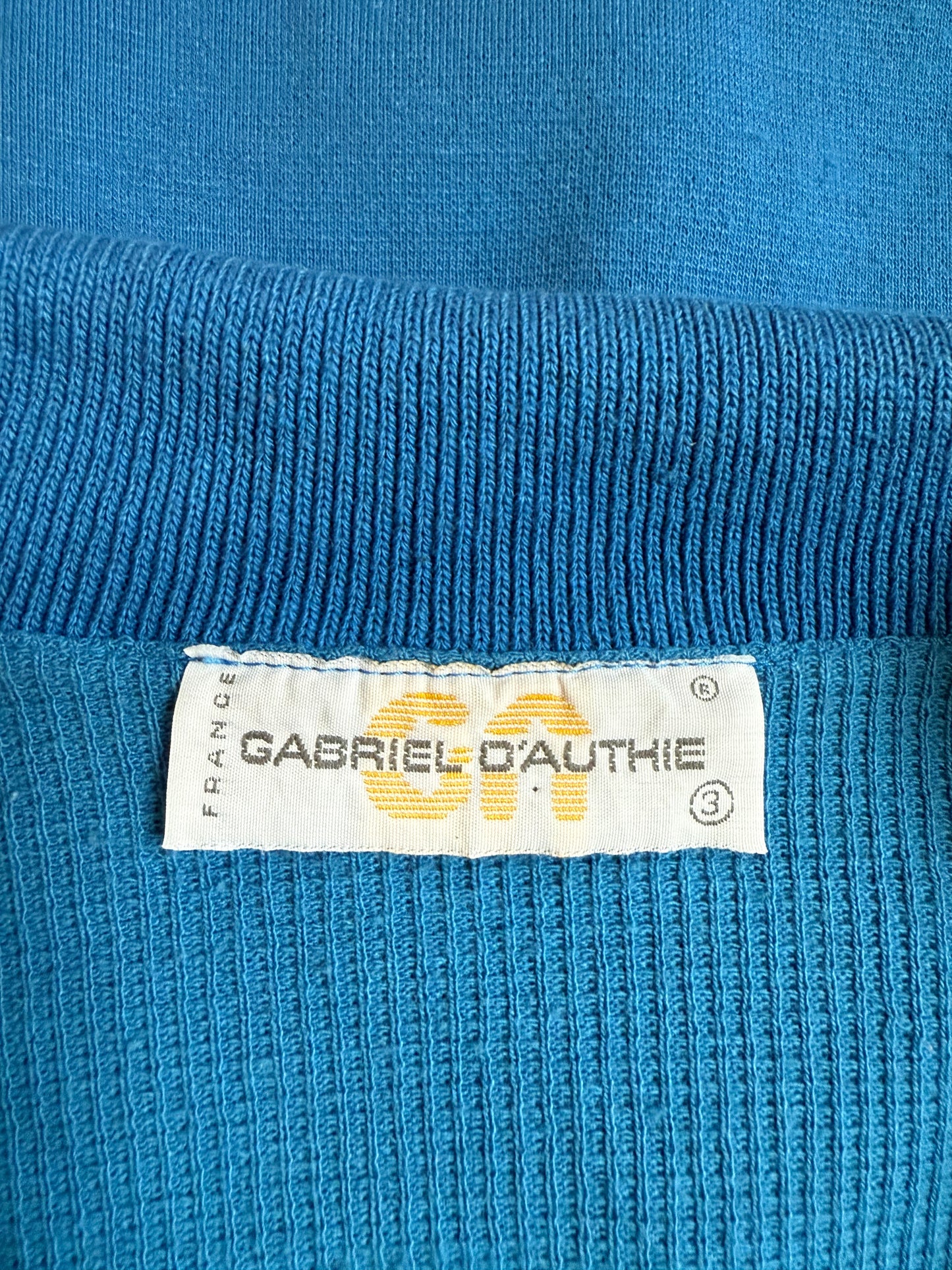 Pull bleu Gabriel D'Authie France avec poches à l'avant T.M