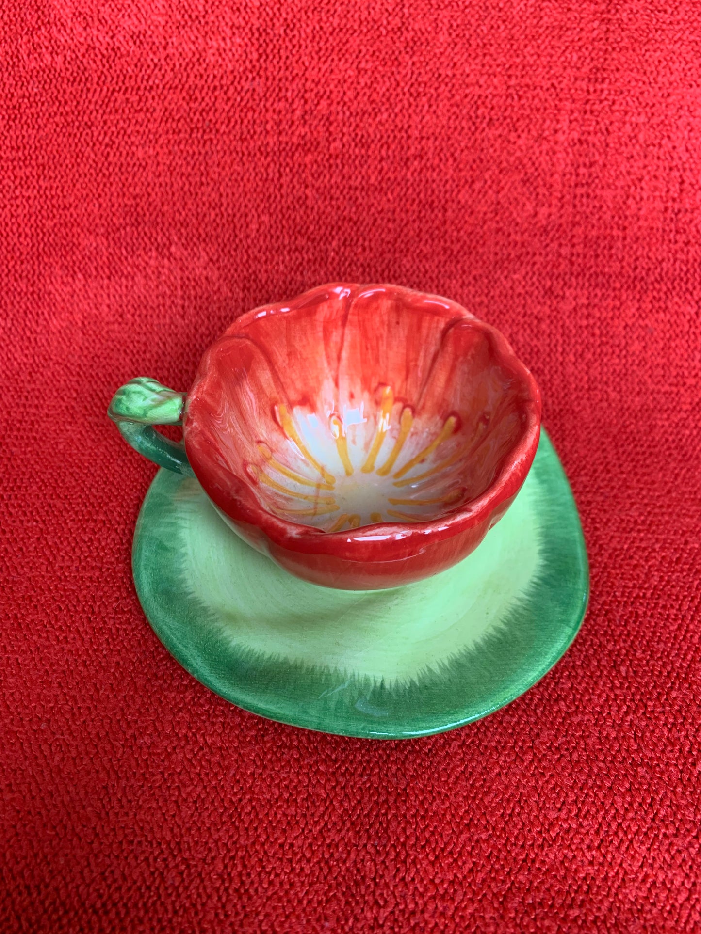 Petite tasse fleur avec son assiette