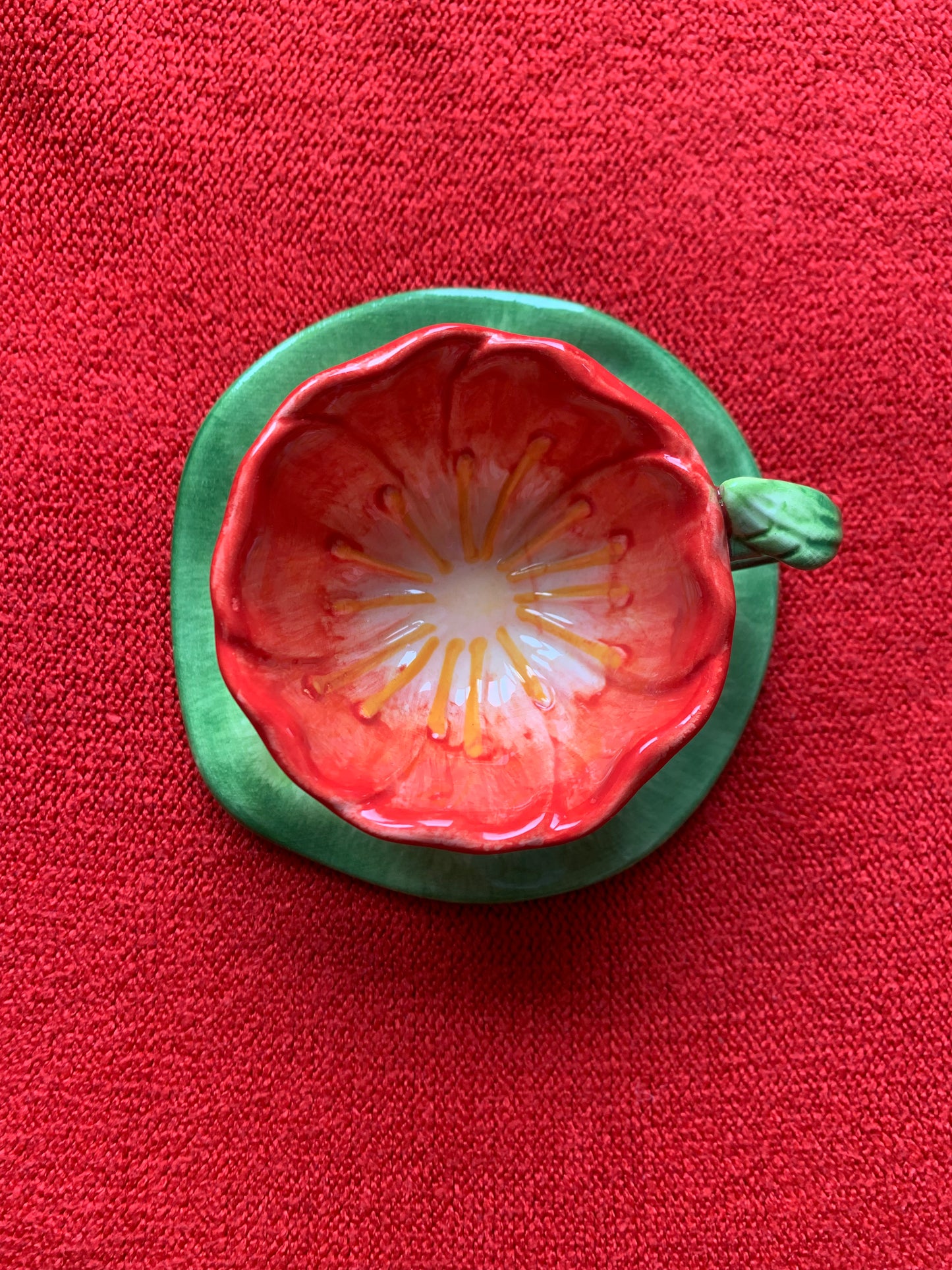Petite tasse fleur avec son assiette