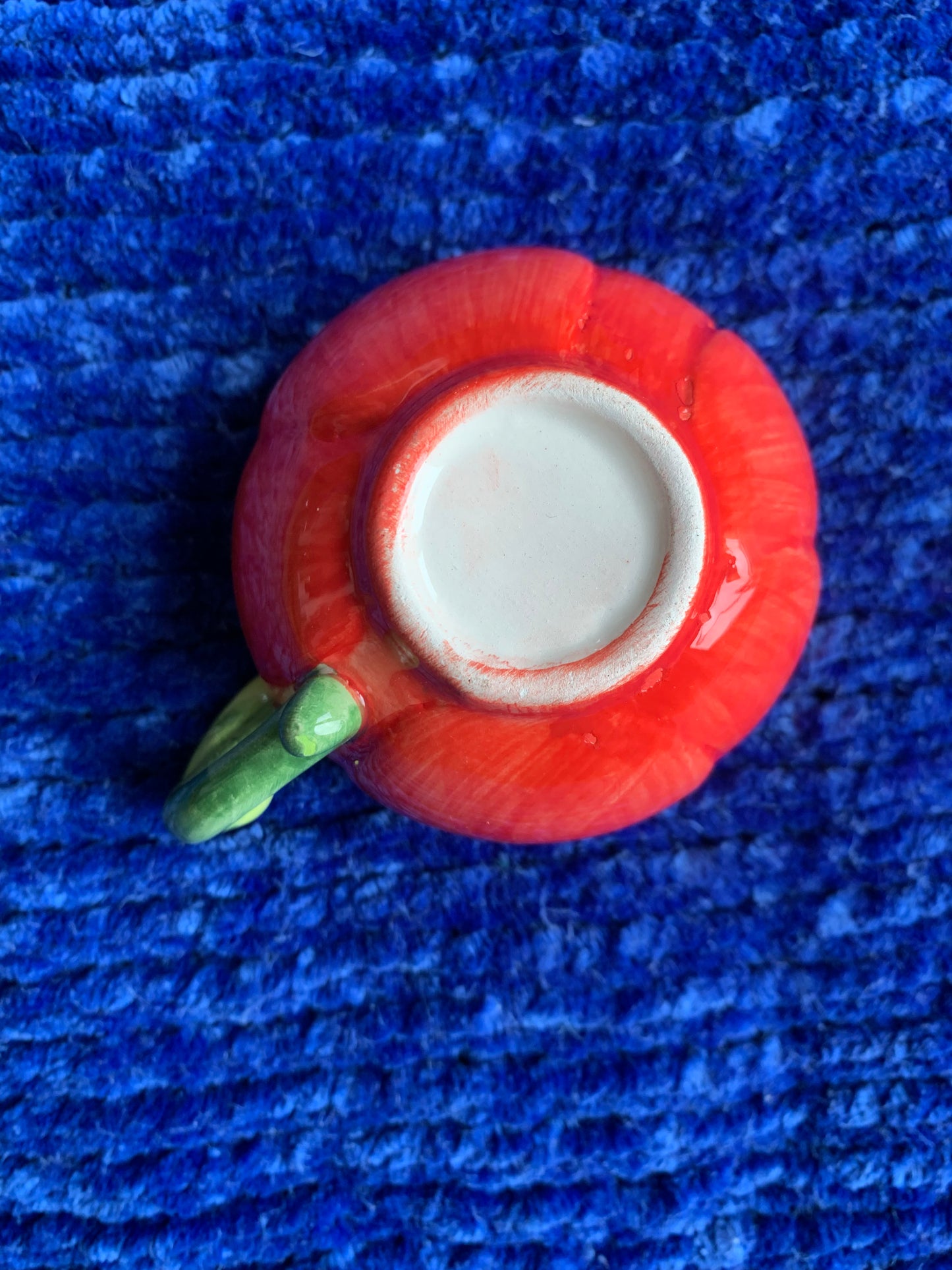 Petite tasse fleur avec son assiette