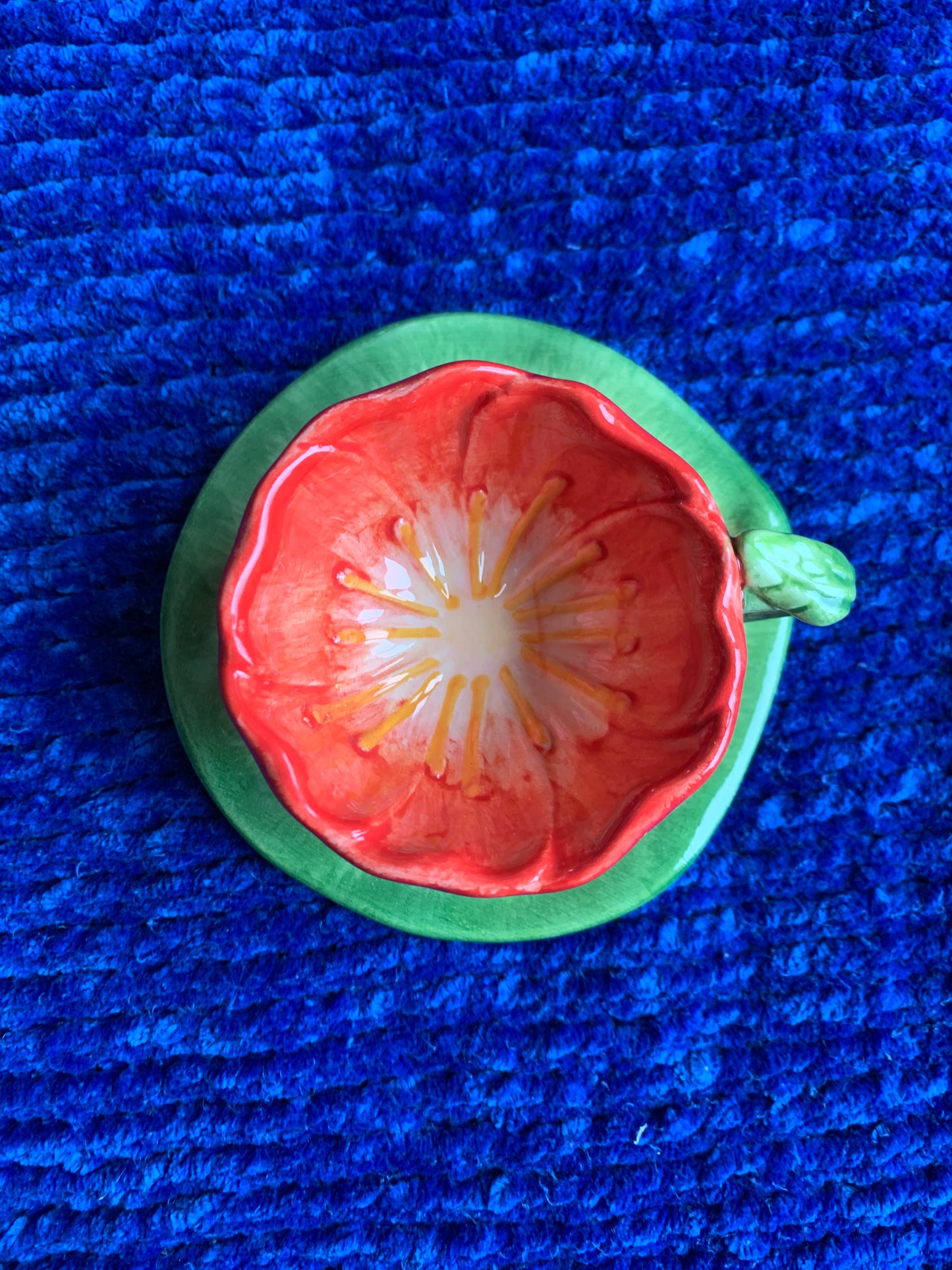 Petite tasse fleur avec son assiette
