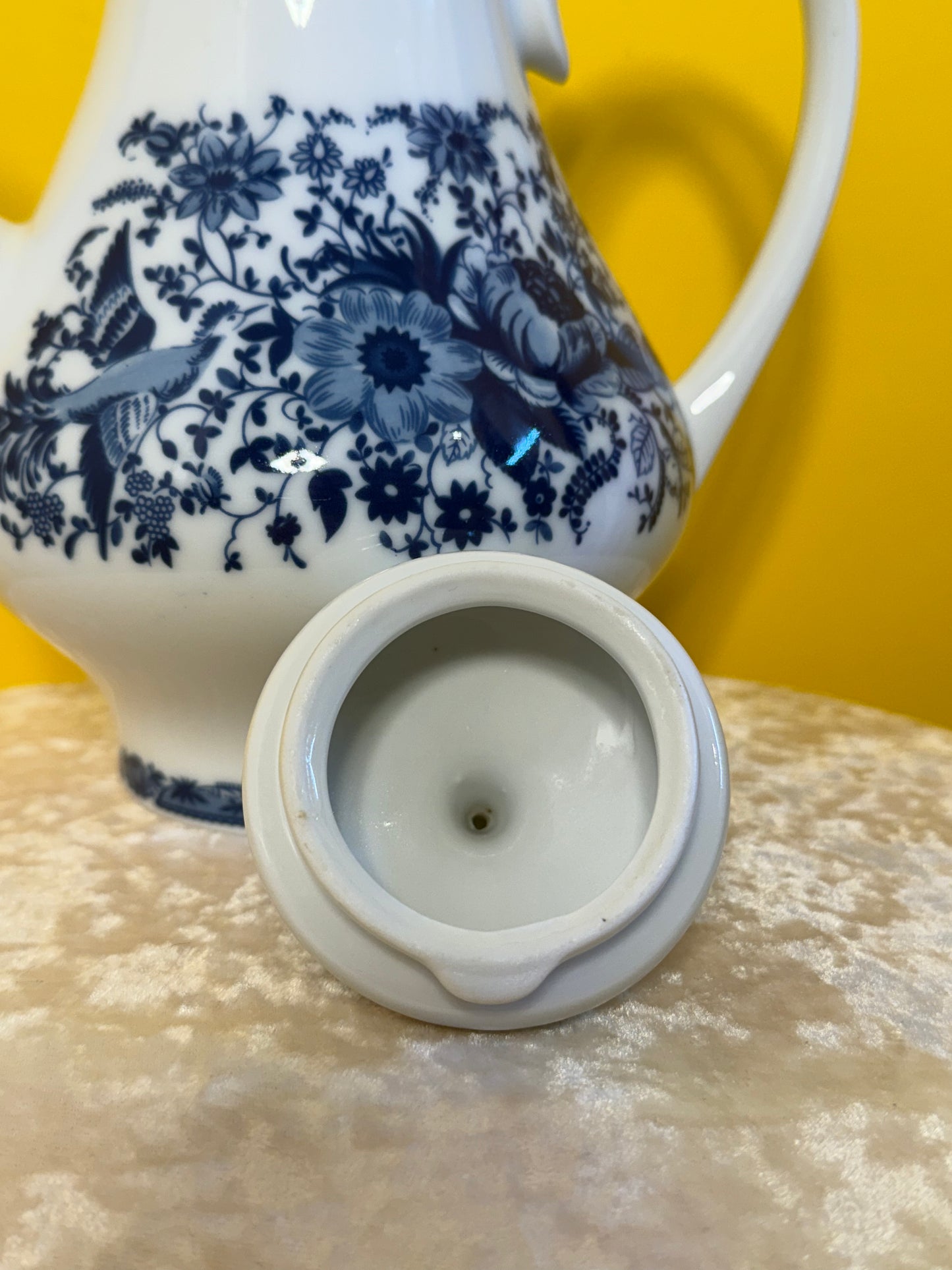 Théière en porcelaine ancienne motif bleu fleuri Kahla Made in Germany