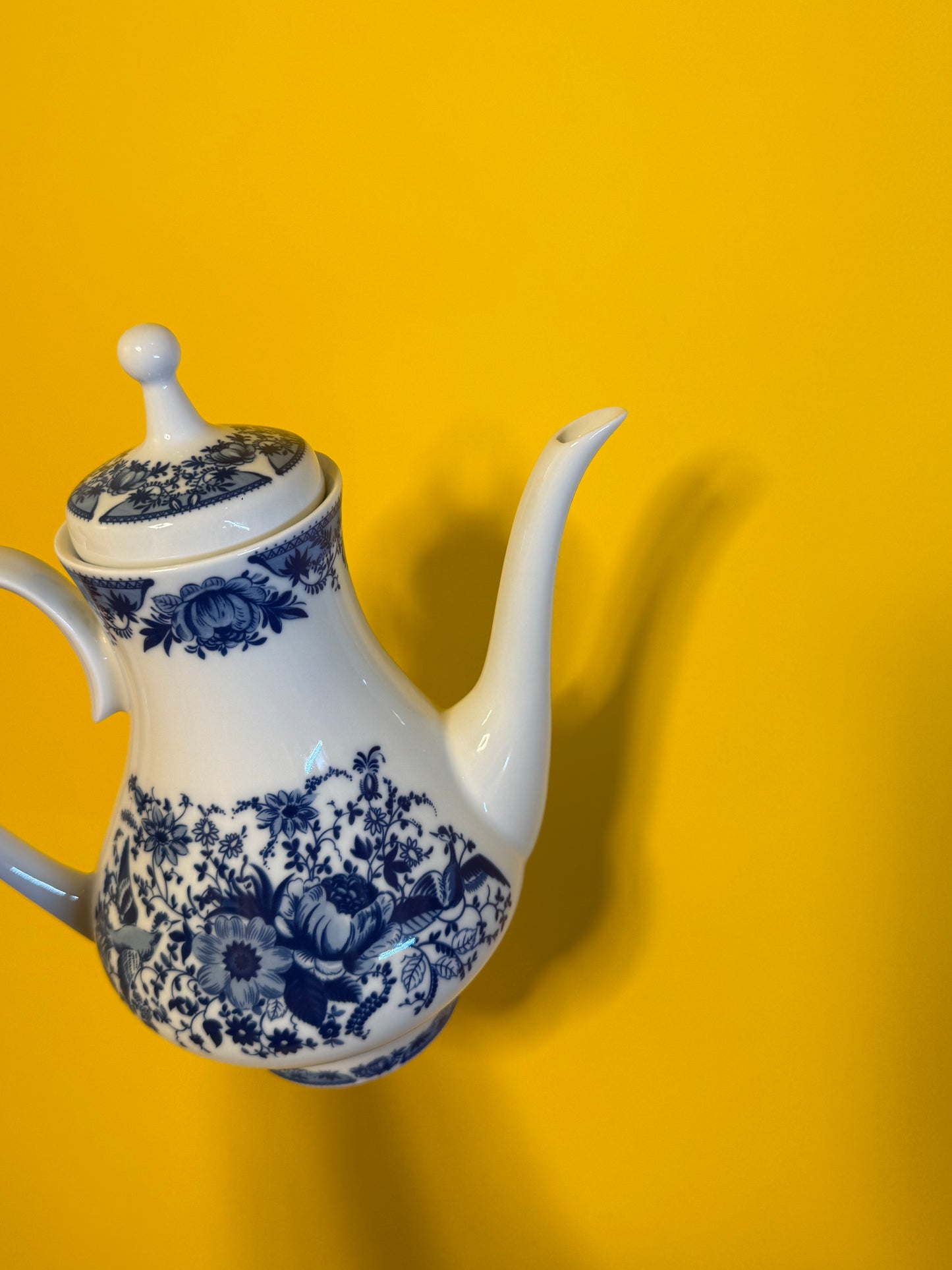 Théière en porcelaine ancienne motif bleu fleuri Kahla Made in Germany