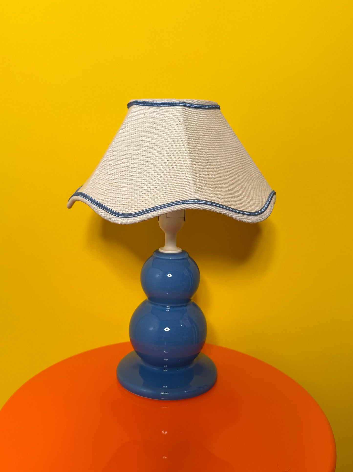 Lampe Mathias pied boules bleues en céramique avec abat jour-vintage
