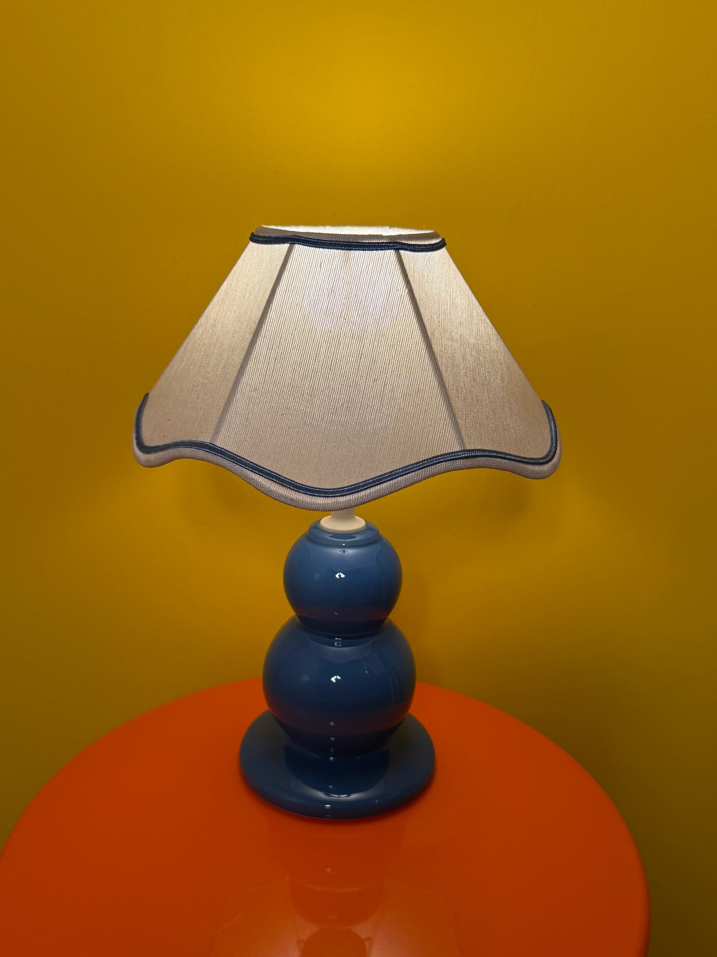 Lampe Mathias pied boules bleues en céramique avec abat jour-vintage