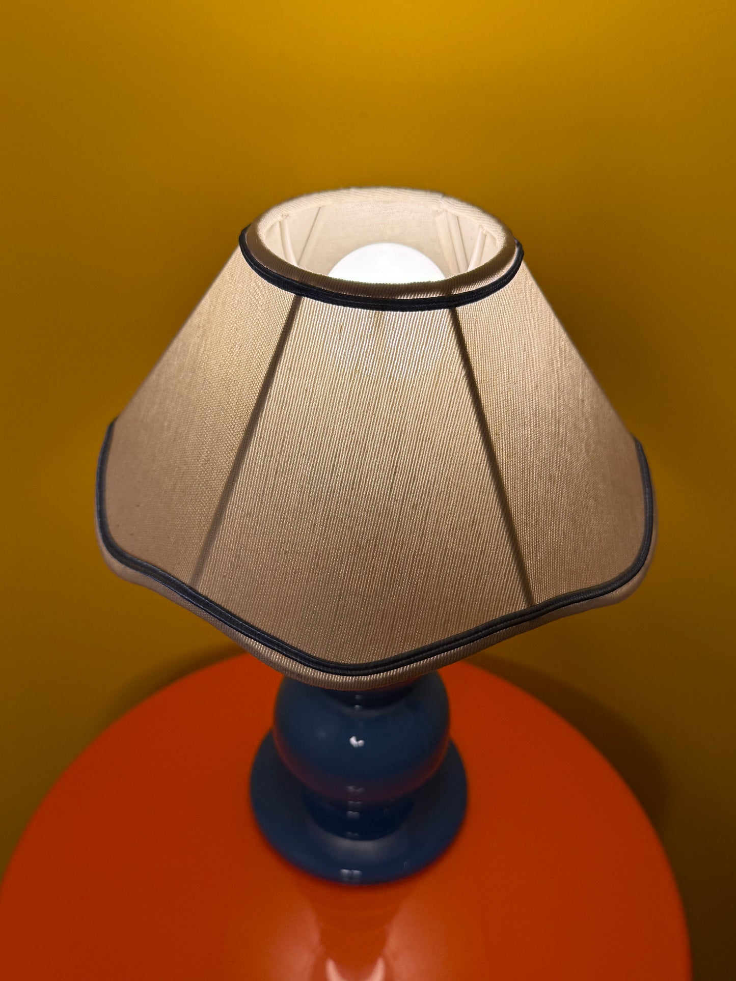 Lampe Mathias pied boules bleues en céramique avec abat jour-vintage