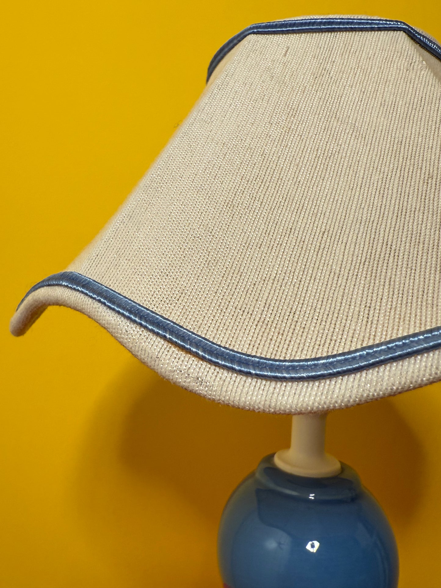 Lampe Mathias pied boules bleues en céramique avec abat jour-vintage