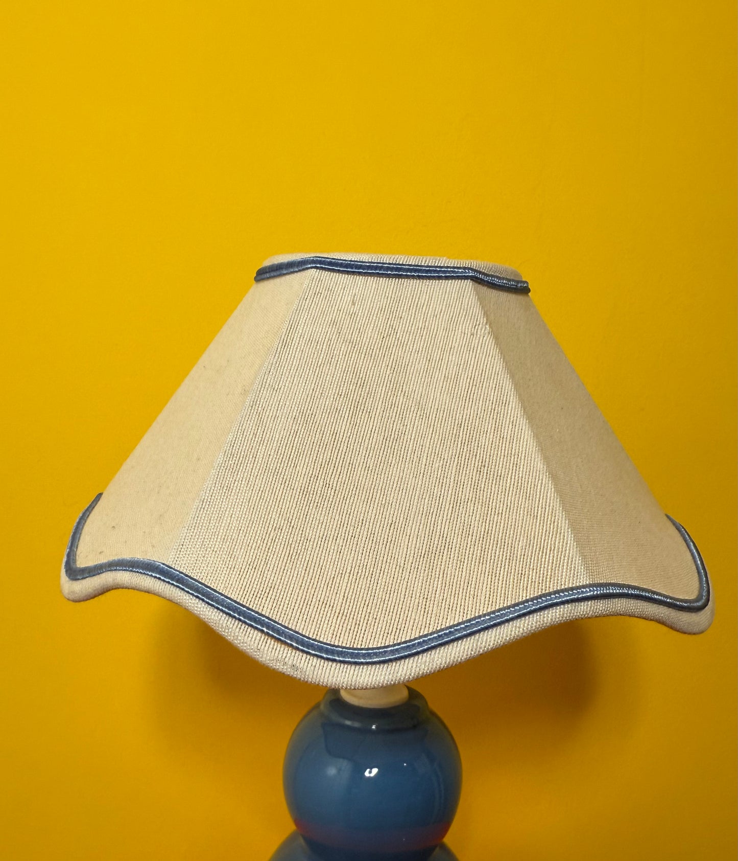 Lampe Mathias pied boules bleues en céramique avec abat jour-vintage