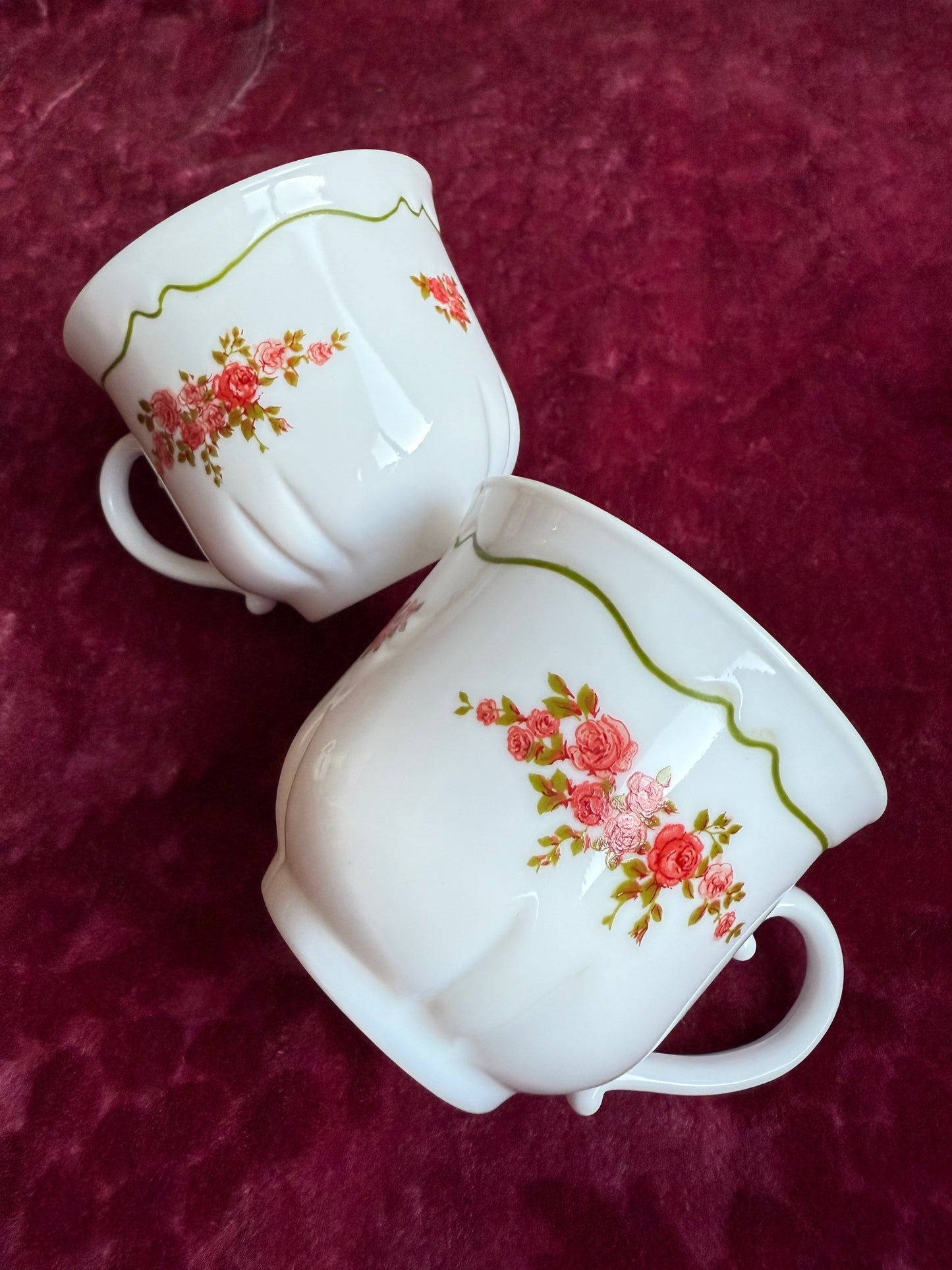 Quatre tasses fleuries vintage Arcopal France
