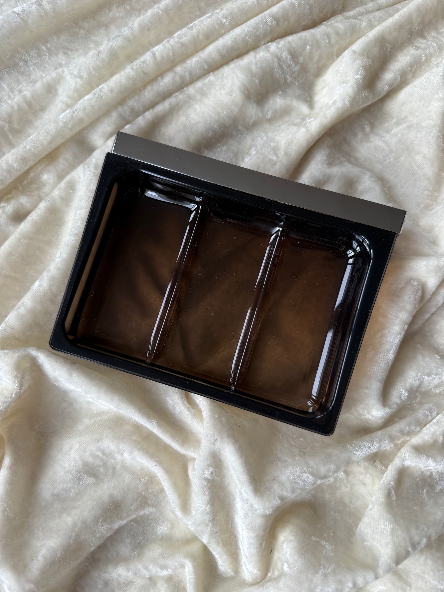 Porte savon en plexiglas ambré Allibert des années 70